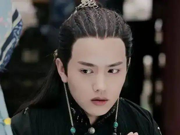 原创关晓彤为什么？檀健次和杨紫？胡一天最近？刘昊然和周冬雨？想问问周翊然？说一下王宇威？