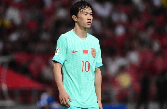原创             9轮仅出战3次！本土最强前腰惨遭冷落沦为申花鸡肋，斯帅新赛季最糊涂决定