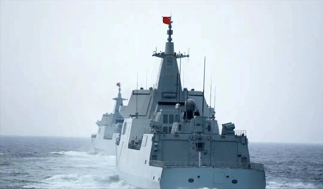055大驱南昌舰，全速离港