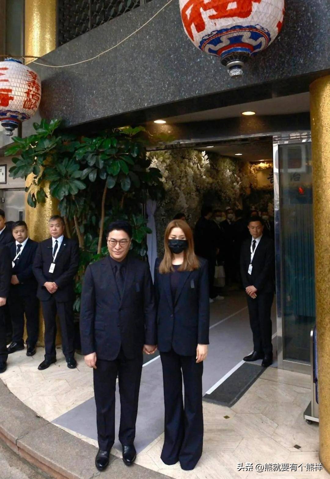 原创徐子淇现身李兆基公祭，温婉仪态尽显豪门风范，郭晶晶现身