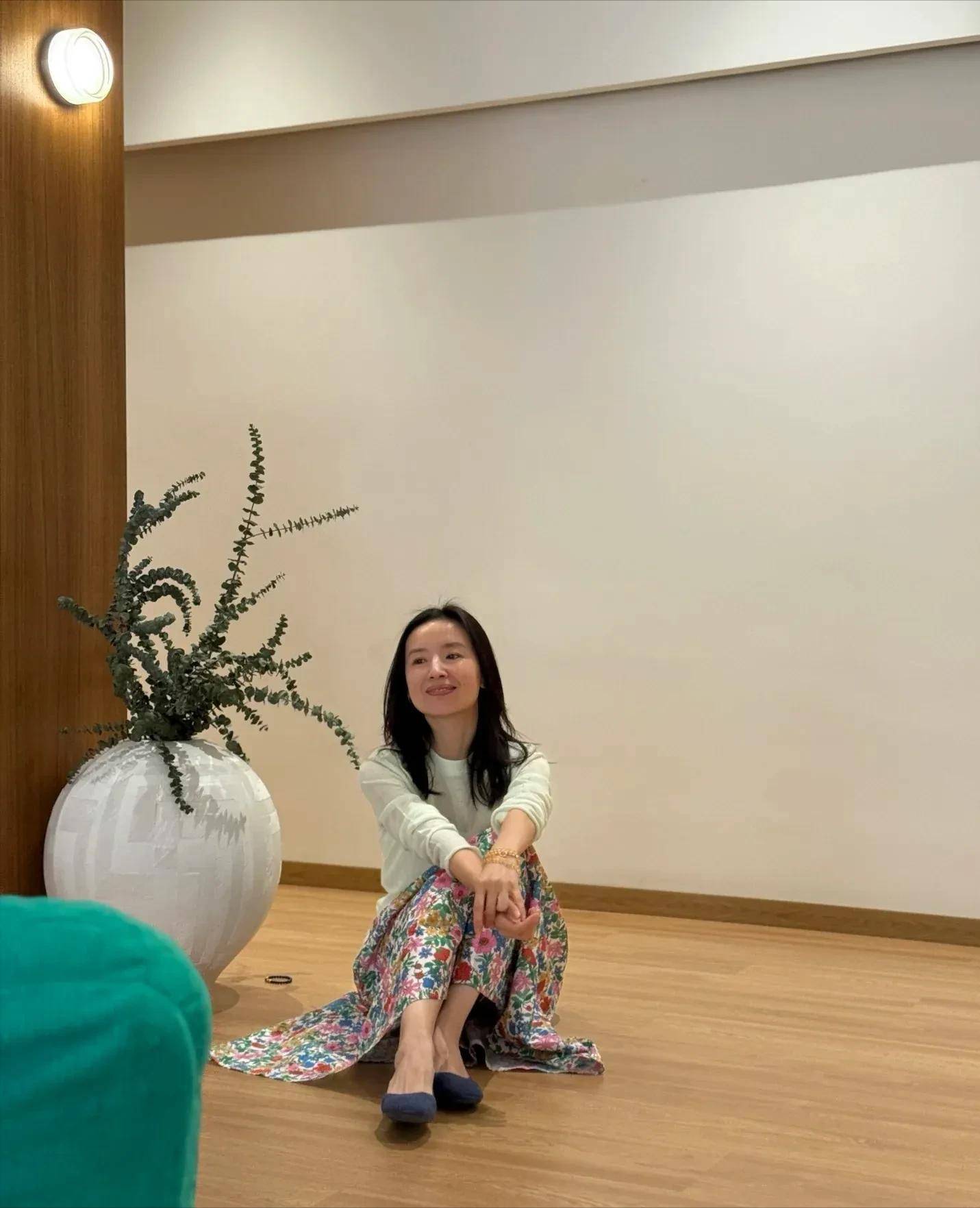 6686体育平台45岁董洁穿瑜伽服现身辽宁素颜照曝光皮肤身材如少女(图9)