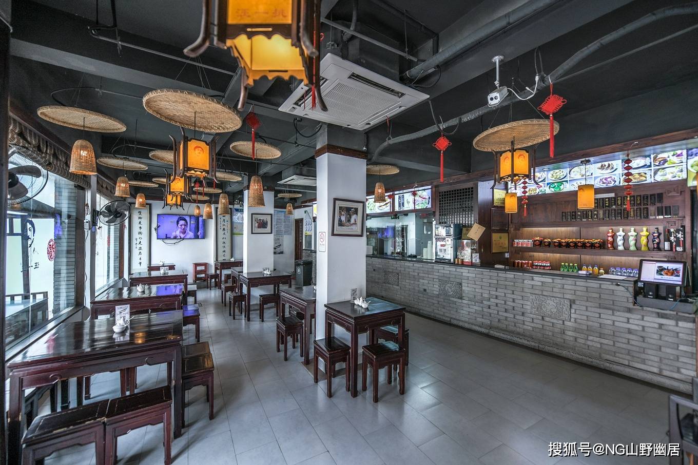 星空体育APP黄山最知名小吃店：在疫情影响下极为萧条能否有幸躲过此劫？(图7)