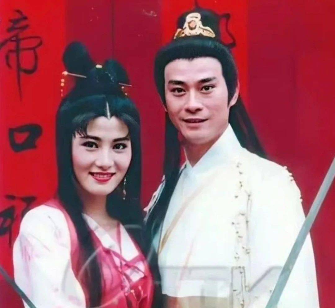 6686体育功夫女神杨丽菁终于复出57岁穿小短裙青春靓丽比20岁少女还嫩(图5)