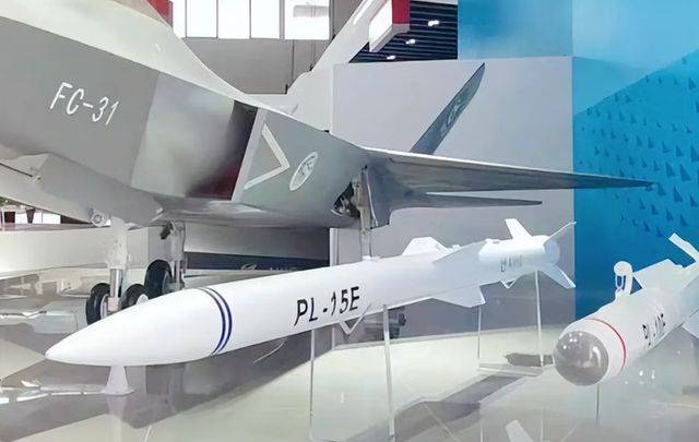 对抗中国空军的致胜法宝？AIM-260首次亮相，性能碾压中国PL-15？