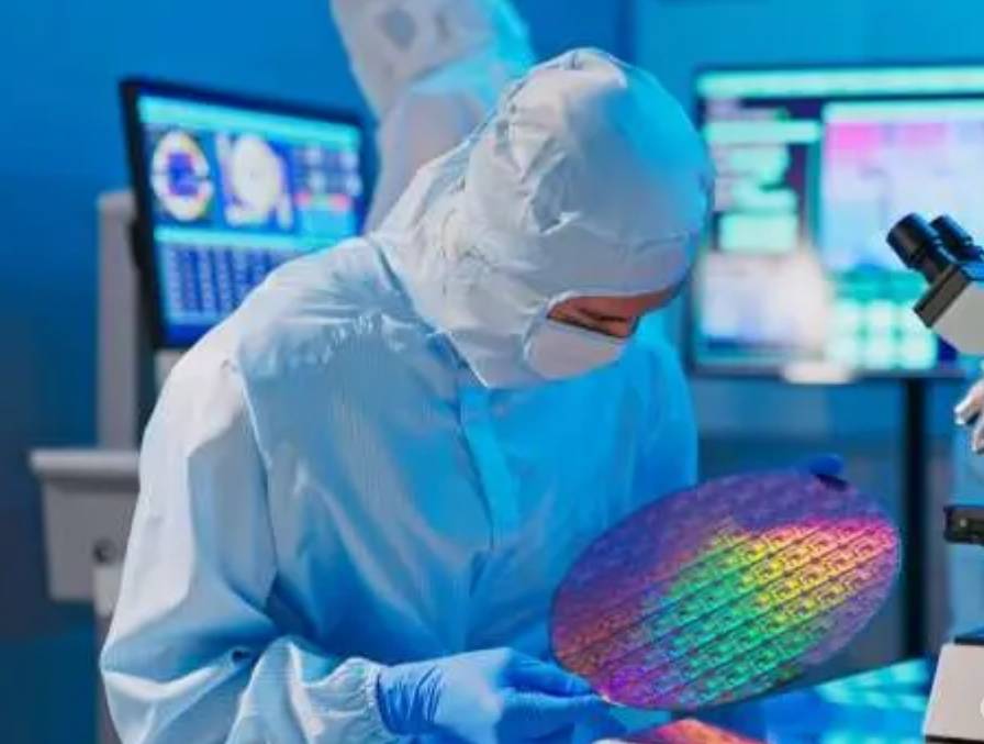 原创             芯片行业，已经遇到两大难题了