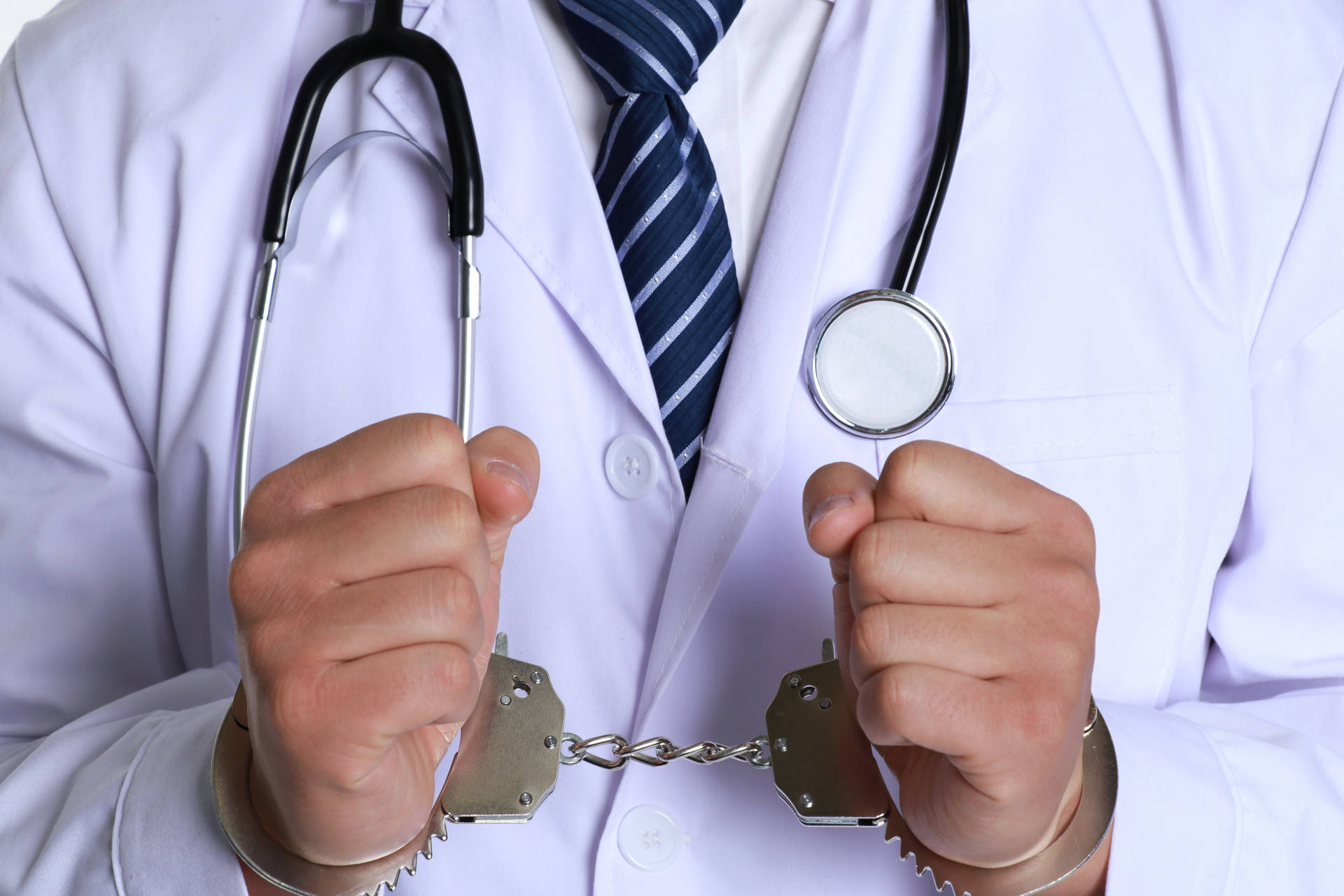 国家卫健委最新通报！吊销肖某医师执业证书，撤销董某莹四项证书