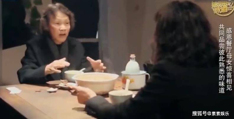 刘嘉玲回苏州参加同学会超低调：淡妆出镜不抢风头，气质仍旧超群