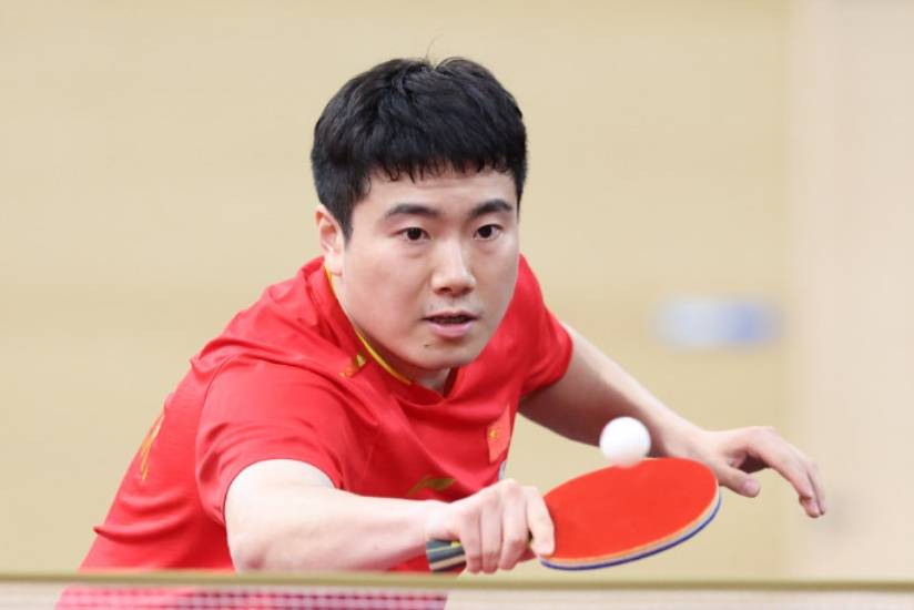 原创             4-2！苦战淘汰英格兰名将，梁靖崑晋级八强，下轮静待世界第一