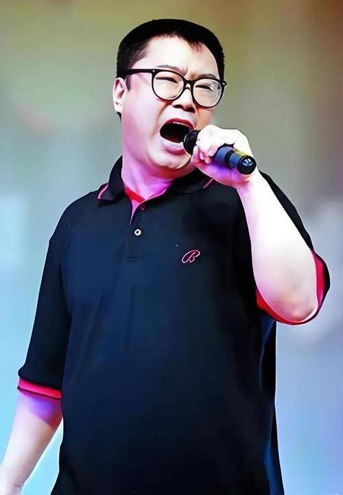 尹相杰现状：靠接商演生活，身形消瘦判若两人，和小妻子很恩爱