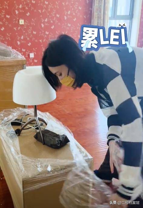 面容变老！54岁李亚鹏显“落魄”，与谢霆锋差距愈加明显