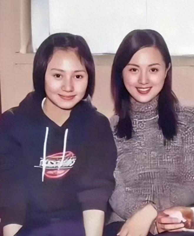 朱媛媛于月仙珍贵合影！原来两人是师姐妹，最后互动惹人泪目