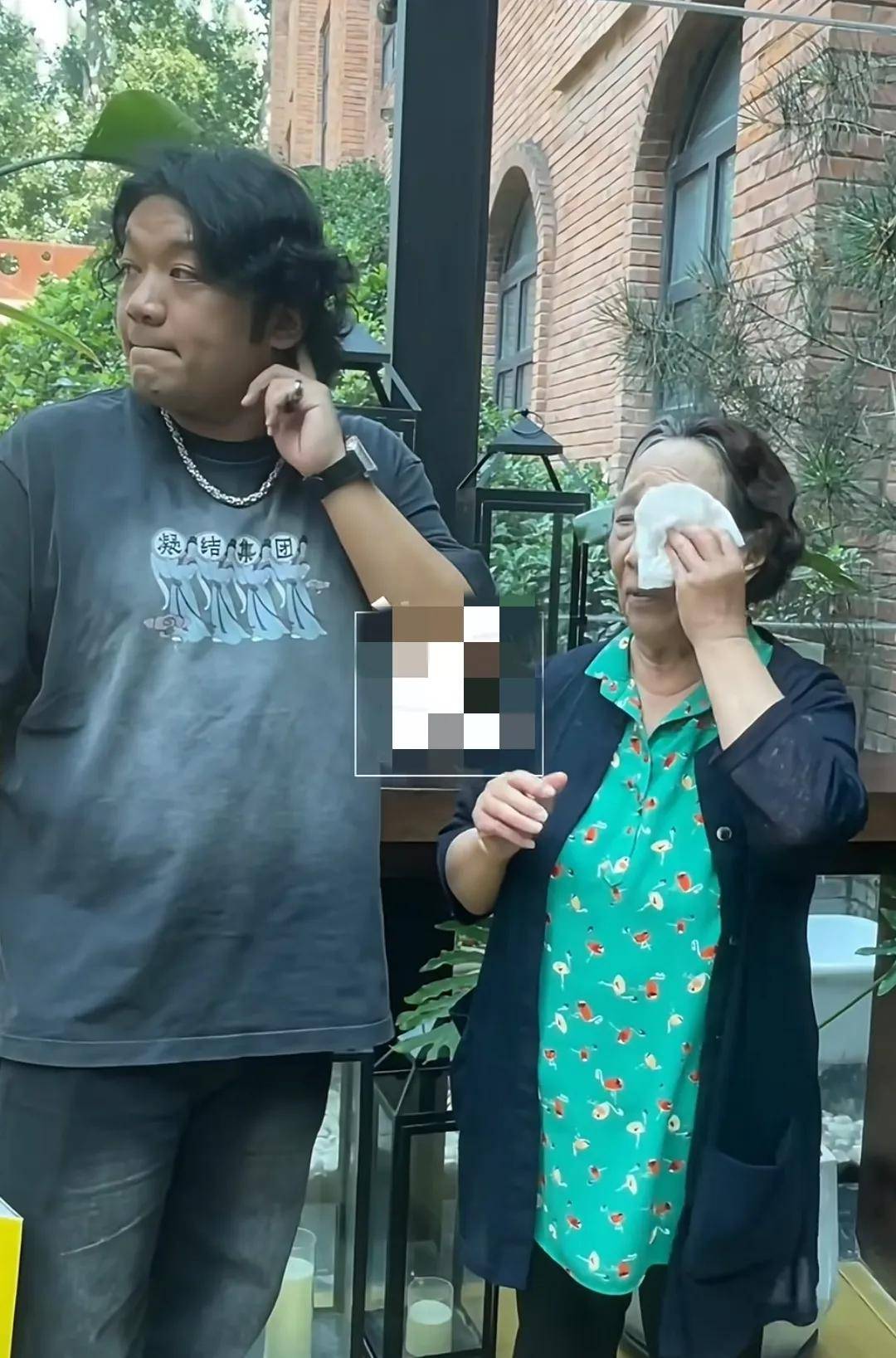 《家有儿女》尤浩然似已当爸，与高亚麟 孙桂田重聚，黑又胖还秃顶