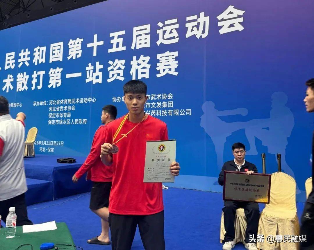 原创             祝贺！惠民散打小伙王尊龙, 击败亚运冠军, 实力大增！