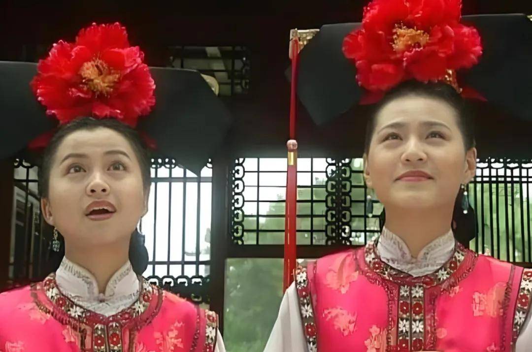 新版小燕子路透曝光！审美降级苦相又土气，还不如老版丫鬟亮眼