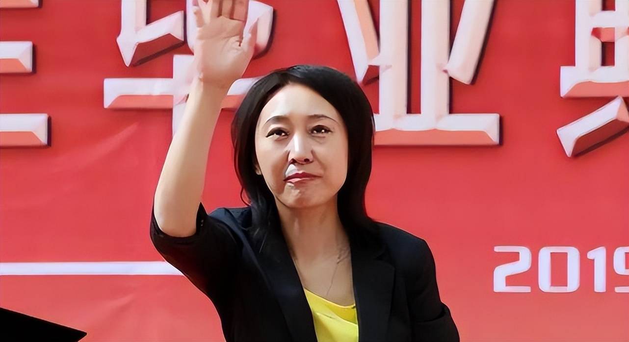 女市长许爱莲，敛财5亿加拿大20套房产，后台关系通天