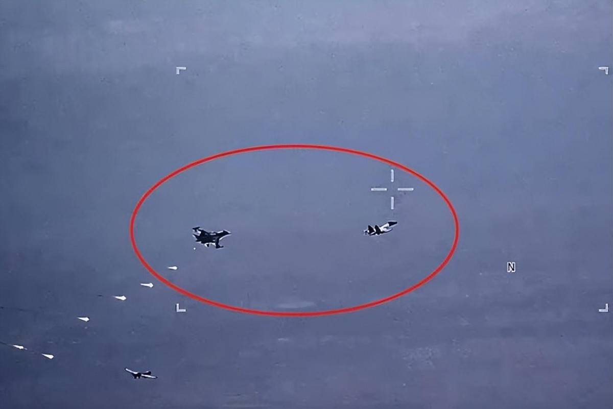 俄轰炸F-16基地，无人机暴击基辅兵工厂，乌前总理：泽连斯基要撤