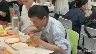 迈开腿让我看你里蛋蛋作文:韦东奕就餐遭多人“贴脸拍摄”！超5000个账号被清理