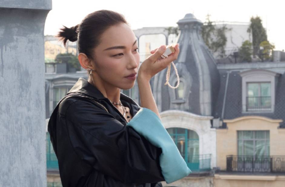 那尔那茜事件后续：电影遭除名，广告商终止合作，新华社转发通报