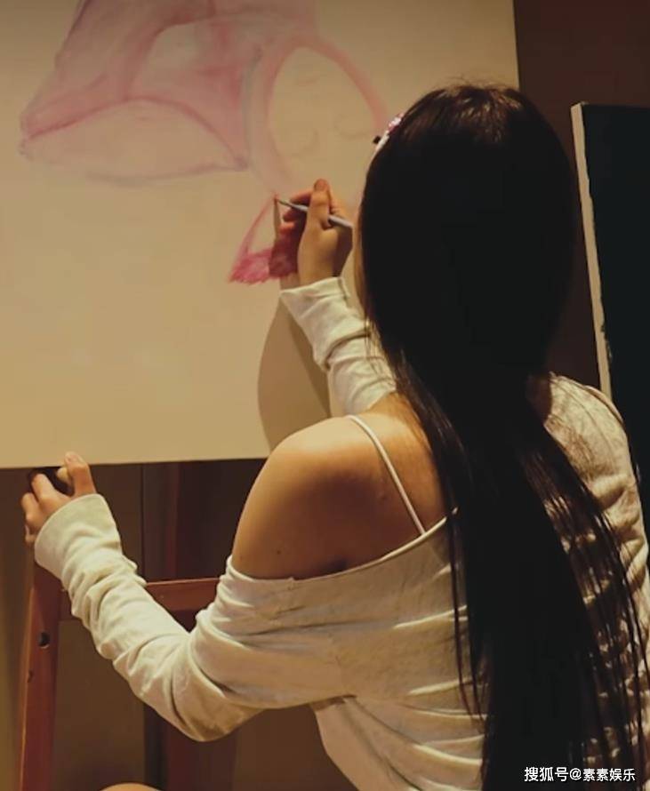 小S二女儿疑似整容，外貌模样大变，小S为女儿举办画展却关闭评论