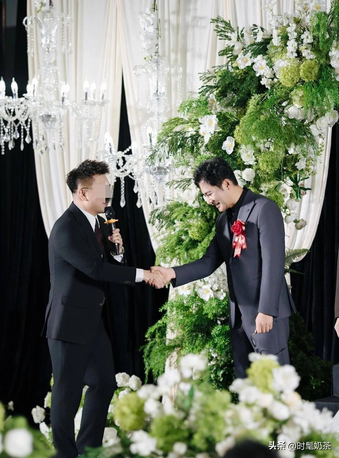 知名男星为儿子办婚礼，儿子比老爸更帅气斯文，父子同框惊艳全场