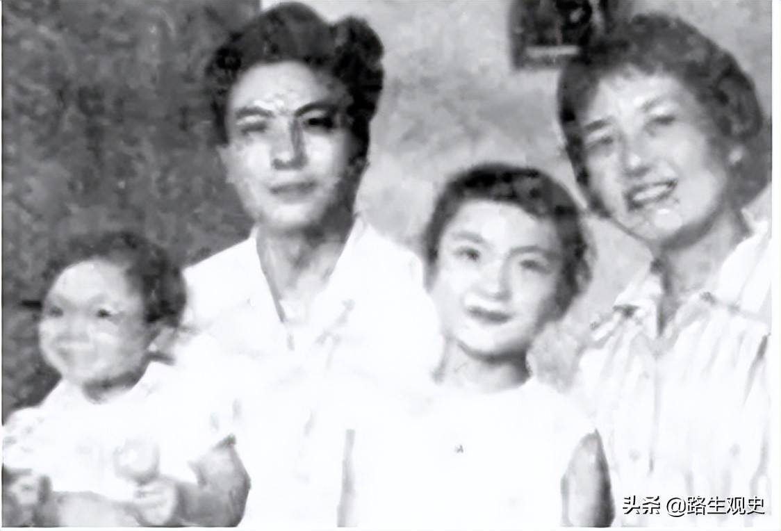 王洪文的女儿王亚萍：上学时，别人问她父亲是谁，她总是笑而不答