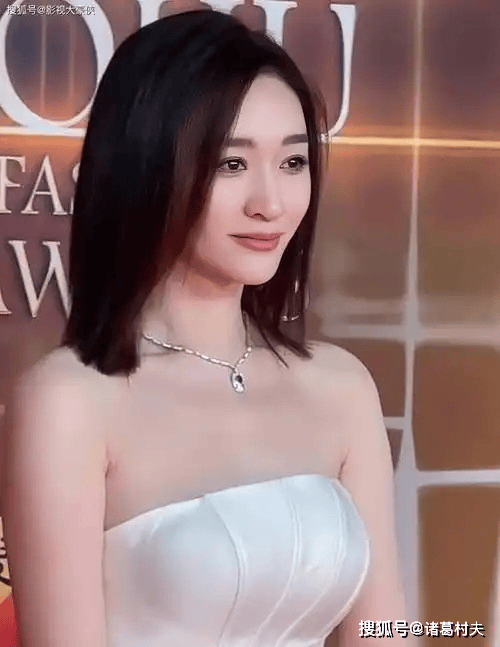 这谁顶得住！李小冉写真赏