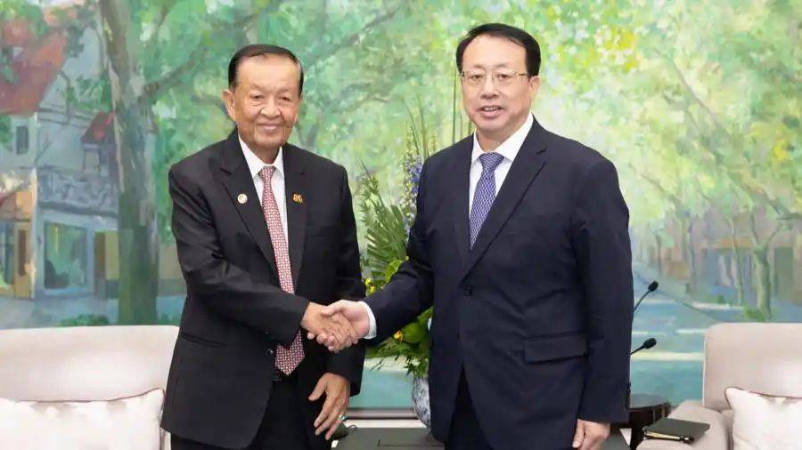 以沫情深深几许:暂停职权不是终点！佩通坦提前打出的“中国牌”，暗藏翻盘玄机