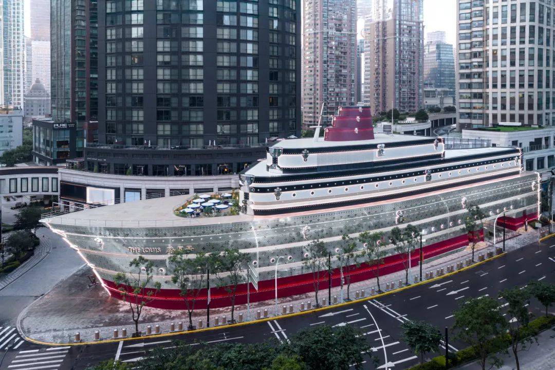 教授你你慢一点:刘亦菲、宋茜、王楚钦等众星登船！“路易号”在上海起航