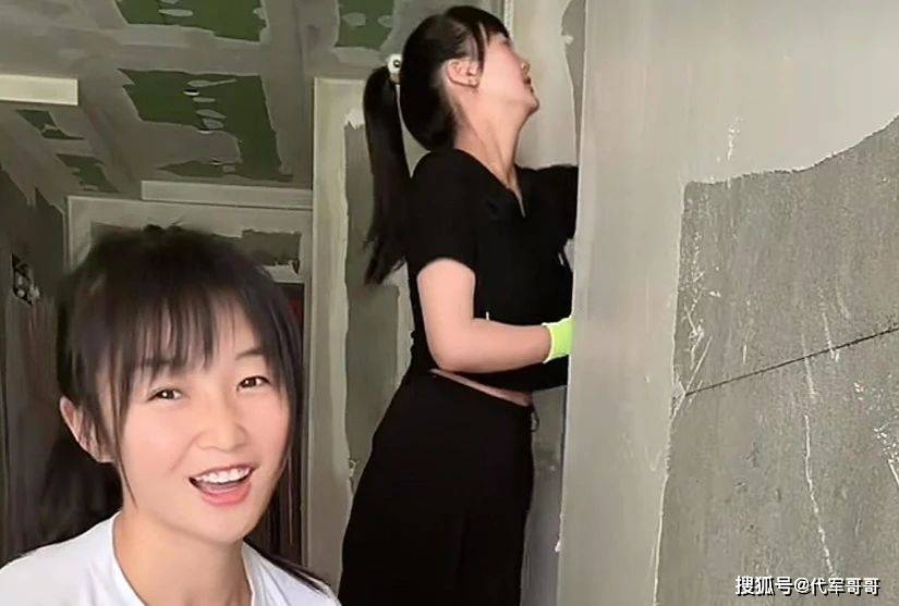 又一位25岁美女网红被曝去世！常穿牛仔裤干活，死因成谜让人唏嘘
