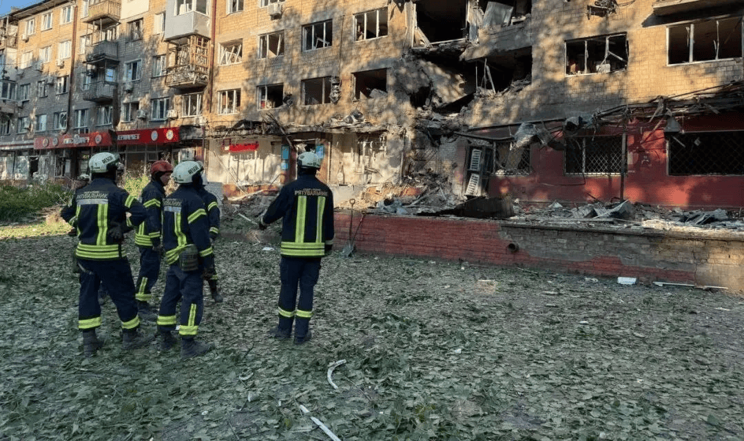 报仇不隔夜！俄司令被斩首，乌无人机突破拦截，基辅又被炸成火海