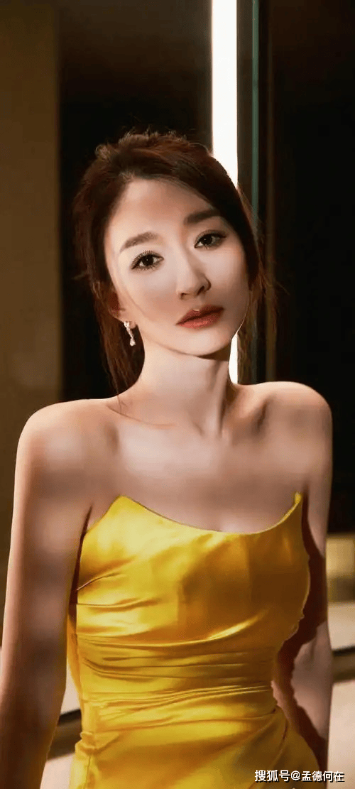 这谁能顶得住嘛！李小冉，这身材是真的绝！