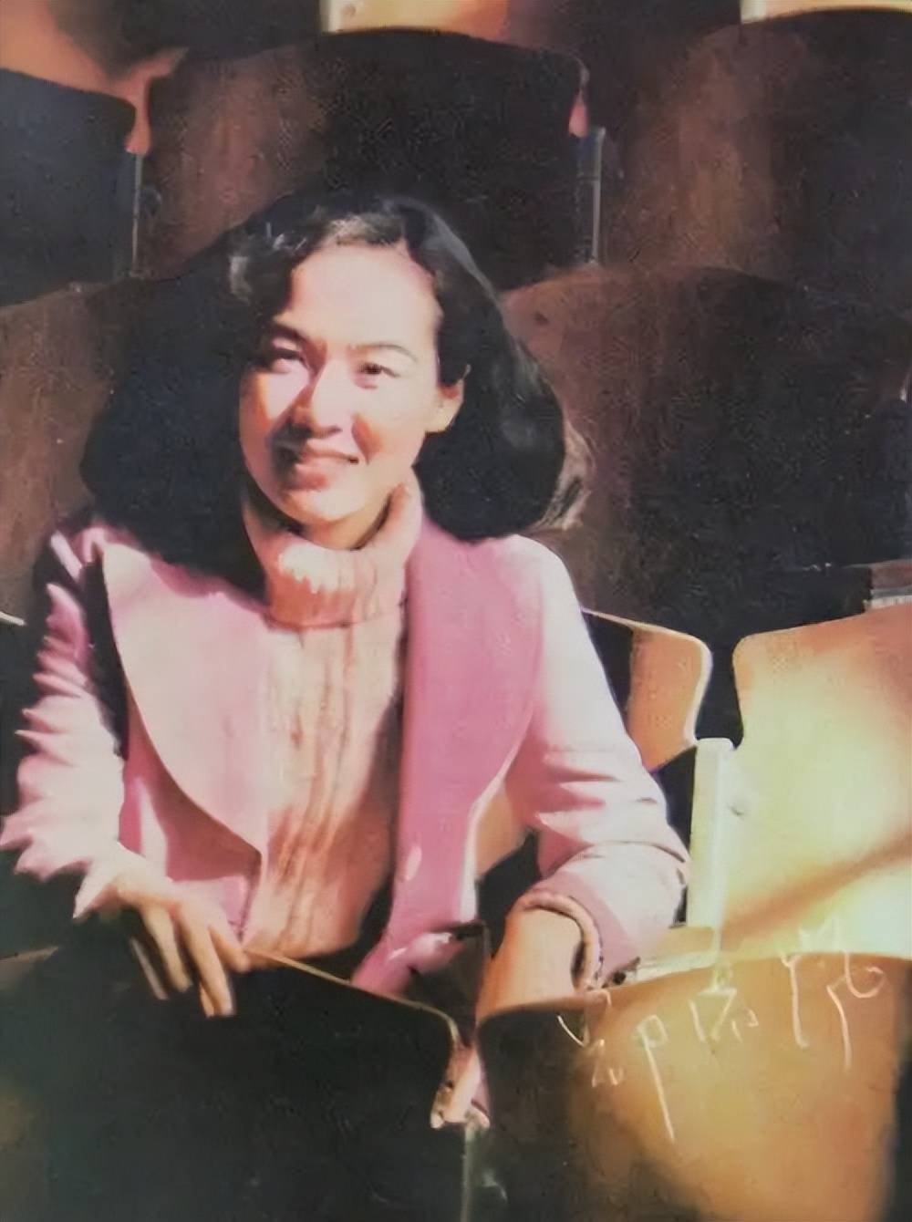 原来早已不是中国籍，事业巅峰远赴美国，被老外“玩腻”，晚年回国落寞终老