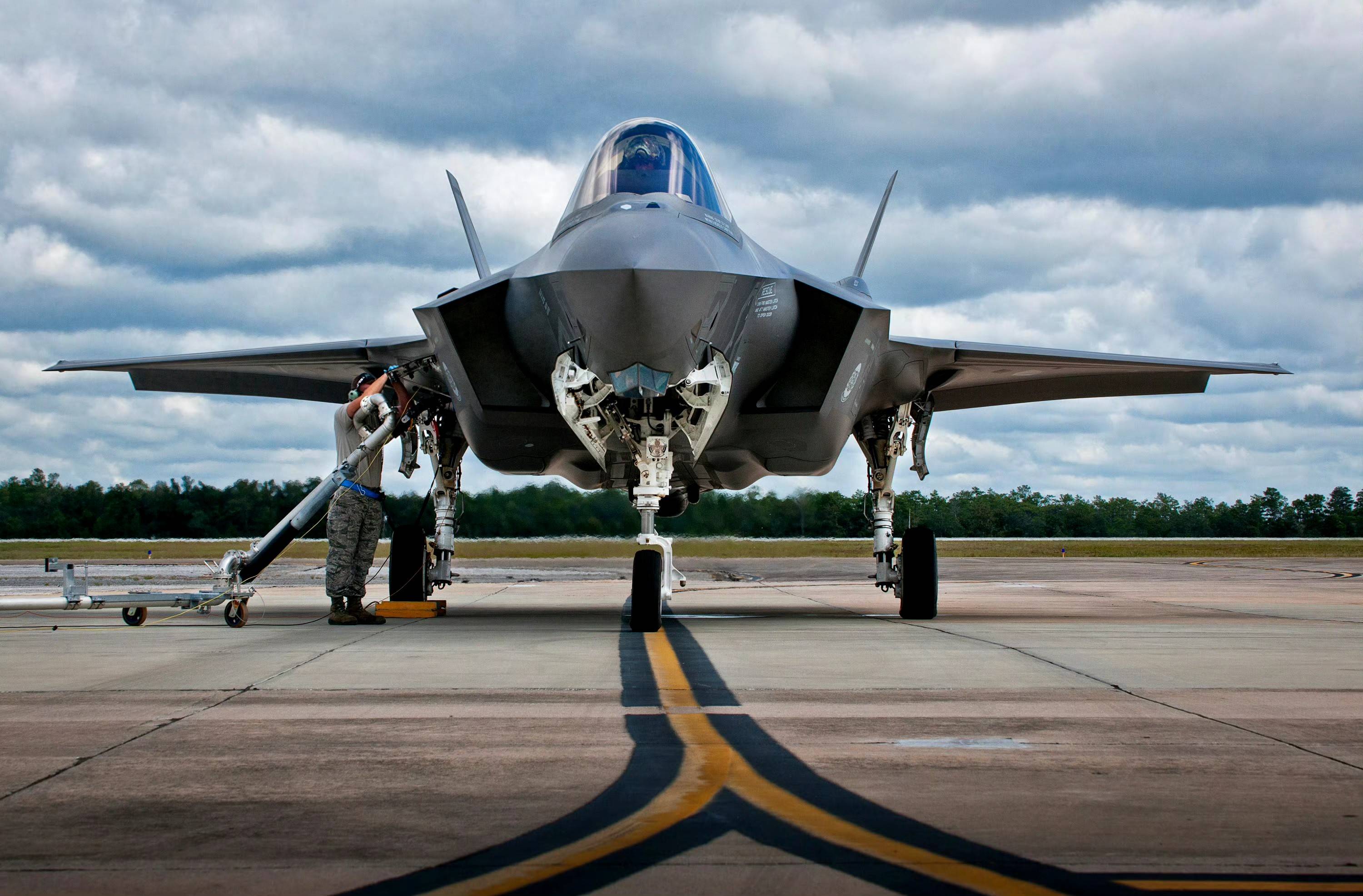 泰国战机急转舵！F-35订单顶替中国货，东南亚兄弟捅刀白宫笑纳