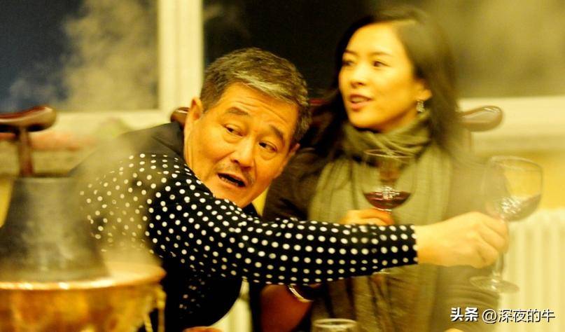 赵本山巅峰时地位有多高？怀抱章子怡不算啥，这张图才叫霸气