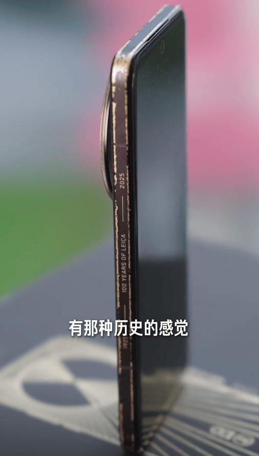 原创             小米刚发布这新机把我看呆了！雷军刚上手就掉漆...
