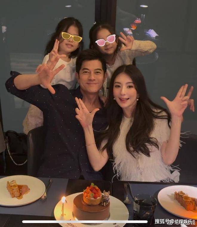 郭富城老婆首晒大肚照，怀三胎数月孕相藏不住，小腹隆起仍很瘦