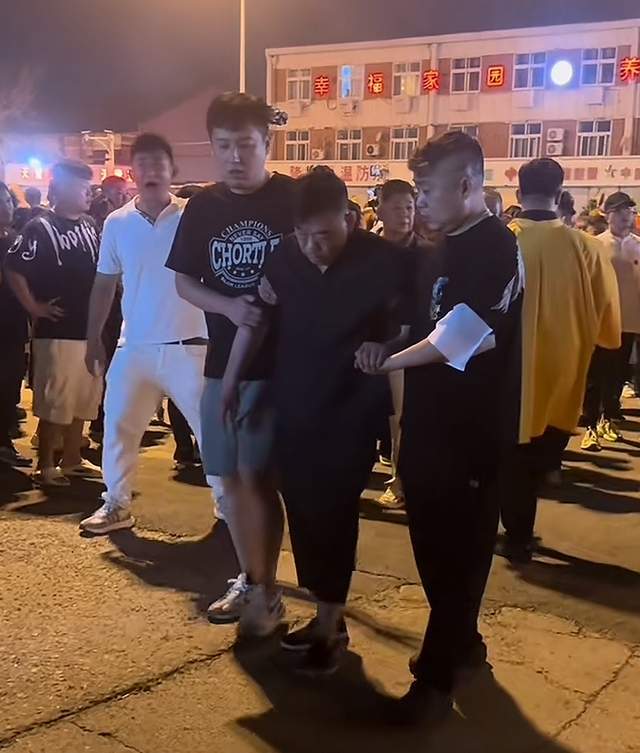 杨少华吊唁仪式如修罗场！杂耍、闹场、大和解，刺青男穿裤衩主持