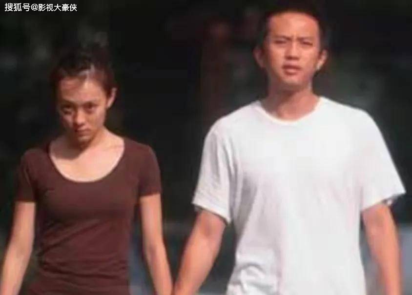 孙俪全家蹲包粽子照疯传：移民传言？不如看影帝骑电动车接娃