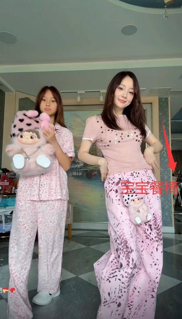 李小璐被曝二胎生子，与贾乃亮早成过去式，甜馨成负面消息接盘侠