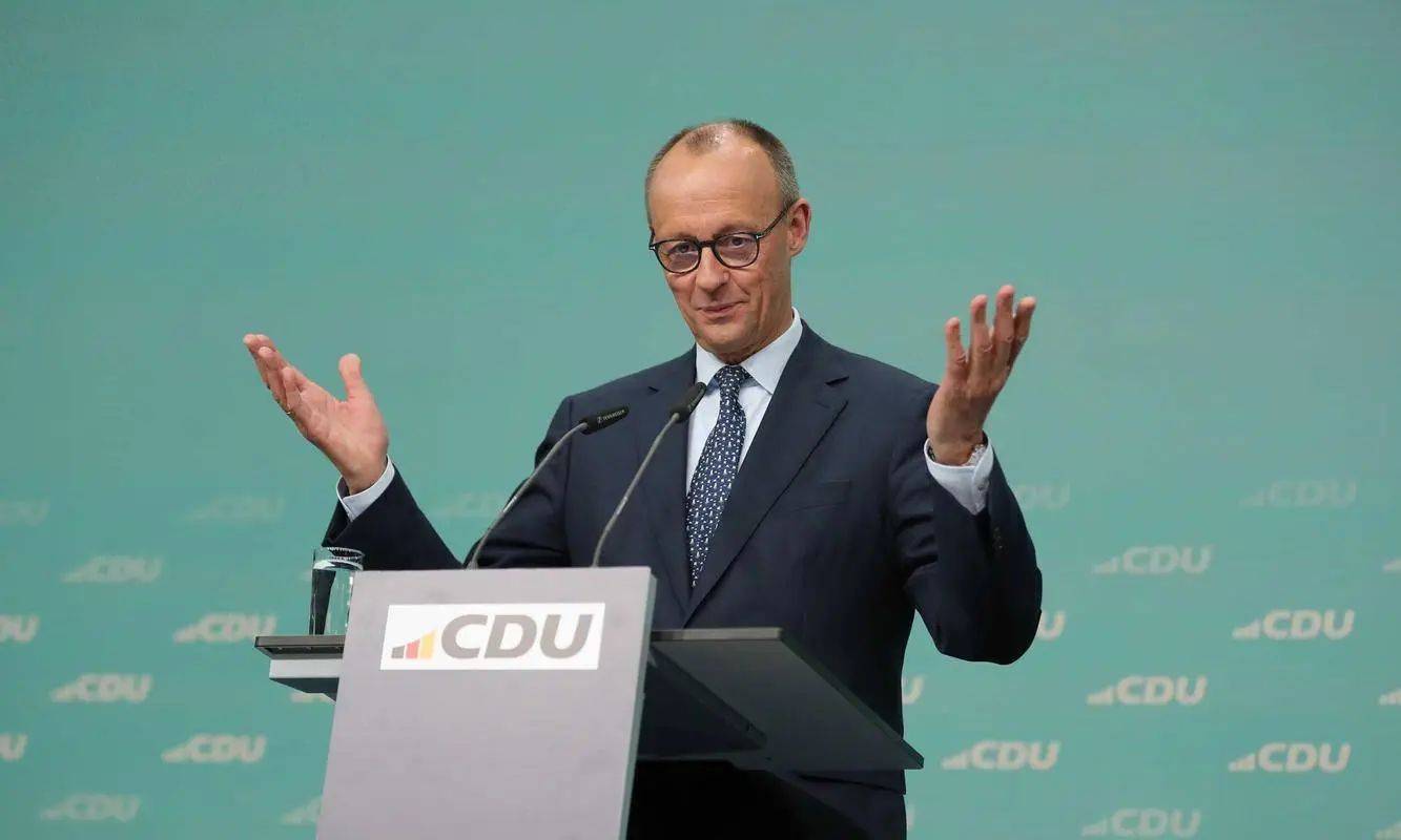 解放军用激光瞄准德国军机？德国急眼了，公开喊话中国，却忘了一点