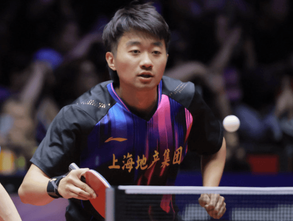 原创             乒超联赛：樊振东单打11连胜！3-0横扫“小马龙”，林高远双打遭惨败