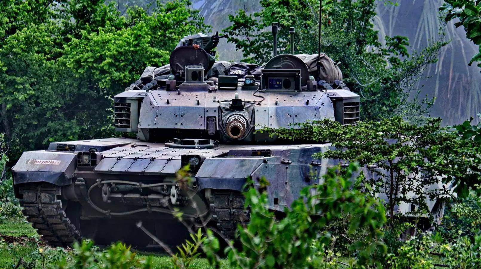 中国VT-4坦克首次实战，将大战柬埔寨59D，泰国F-16战机火力支援