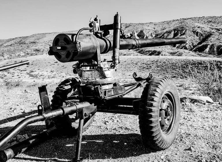 当时，炮兵第十五团并未装备重型火炮，而是使用了山炮和轻型野炮。尽管