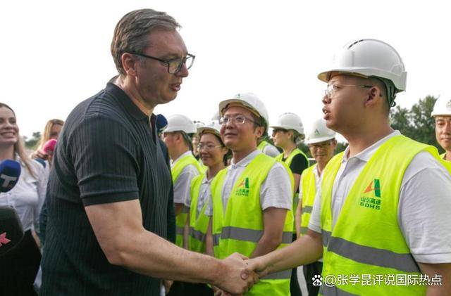 九三阅兵邀请函再送一张，武契奇爽快接下？中方一句重诺让他心动