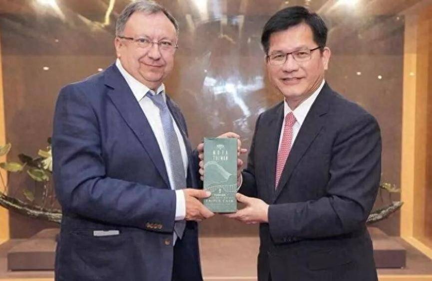32年来首次，乌克兰9人代表团访问台湾5天，为何要站在中方对立面？
