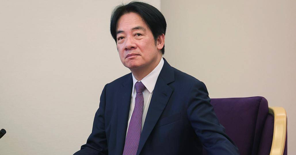 台海火药味升级！台拟再购28套美制“海马斯”，解放军强硬表态，赖清德急了！
