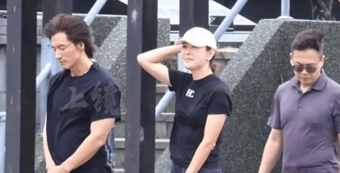 言承旭独自驾车祭拜大S 在其墓碑前悲痛泪崩