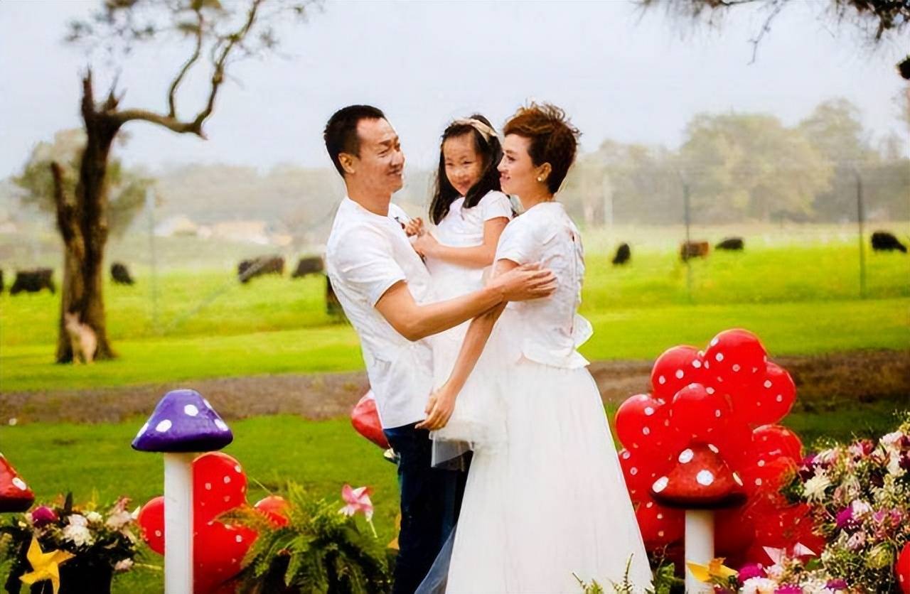 辛柏青丧妻后真情现身,蒋勤勤泪