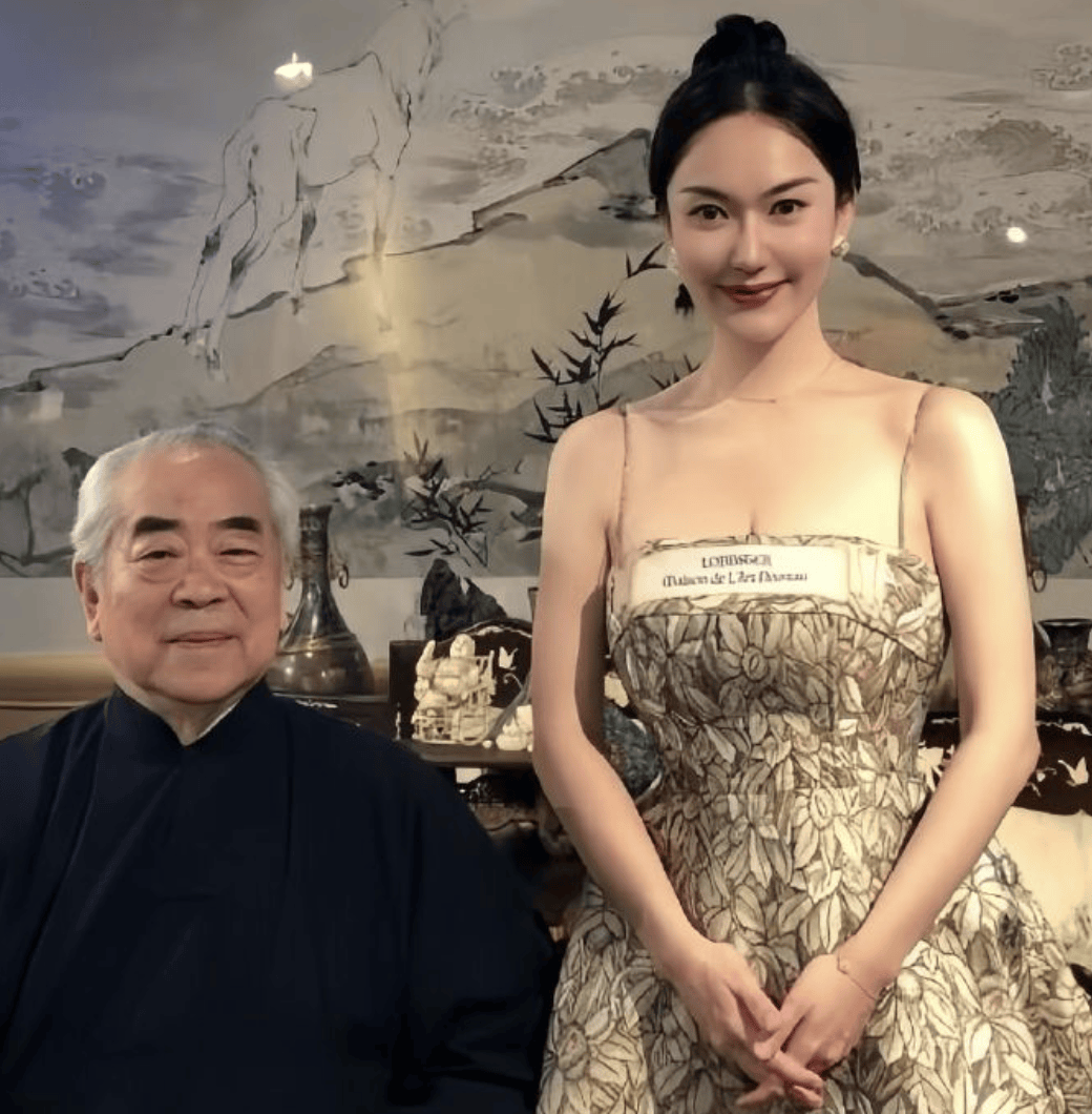 范曾被娇妻卷走20亿后续！网曝继子与娇妻同伙，直播甩卖亲签版画