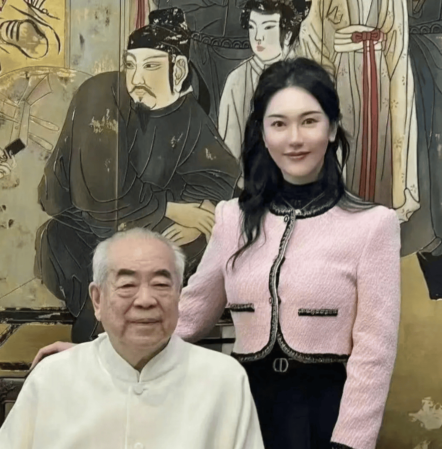范曾被娇妻卷走20亿后续！网曝继子与娇妻同伙，直播甩卖亲签版画